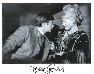 Film Autograph: DEREK FOWLDS (Hammer - Frankenstein Created Woman) Signed Photo - Imagen 1 de 1