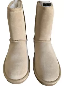 KOOLABURRA BY UGG KOOLA SHORT SAND SUEDE SHEEPSKIN WOMEN'S BOOTS SIZE US 6 NEW - Picture 1 of 13