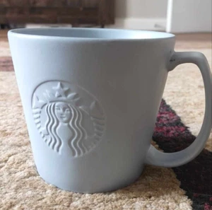 Starbucks Grey Embossed Siren Mermaid Matte Ceramic Cup Mug 2019 Grande 16 fl oz - Bild 1 von 2