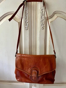 CARAMEL BROWN GENUINE ITALIAN DISTRESSEDLEATHER CASUAL SHOULDER BAG W/MAG. CLOSE - Picture 1 of 5