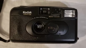 Kodak KB20 fotocamera pellicola 35 mm F/8 30 mm obiettivo EKTANAR punta e scatta - Foto 1 di 4