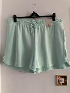 BNWT By TU Green Shorts Size XL Elasticated W/Pockets 80% Cotton 20% Polyester - Picture 1 of 4