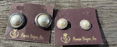 NUEVO, LOTE DE 2 ARETES CLIP PERLAS IMITACIÓN TONO PLATA DISEÑOS PREMIER, NUEVOS CON ETIQUETAS Foto 1 de 2