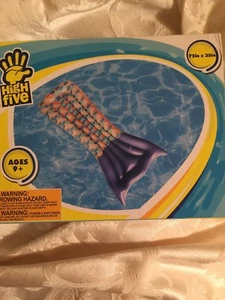Meerjungfrauenschwanz Schwimmbad Strand aufblasbar 72""x35"" schwimmend Sommer Spaß NEU, lila - Bild 1 von 4