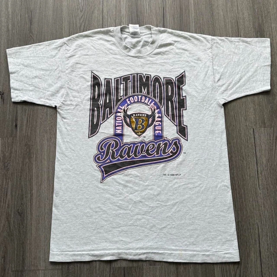 复古 1996 年巴尔的摩乌鸦队 NFL 足球单针 T 恤 AN63501 — 第 1/1 张图片
