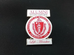 UMASS UNIVERSITY OF MASS COLLEGE ALUNNI MEMBRO DELLA VITA CAPPELLO BAVERO SPILLA STEMMA - Foto 1 di 10