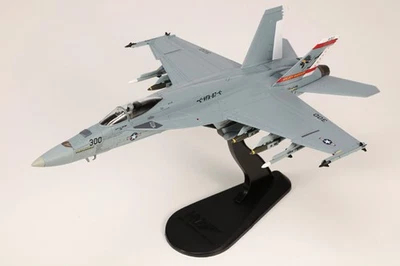 HA5141 Hobby Master F/A-18E Super Hornet 1/72 Modelo AJ300 USN VFA-87 Dorado Foto 1 de 2