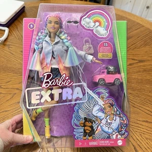 Barbie Extra Puppe #5 in Langfransen Jeansjacke mit Haustier Welpe, Regenbogen Zöpfe - Bild 1 von 14