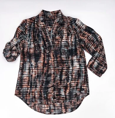 Camisa Mossimo para mujer mediana abotonada con botones manga enrollable geométrica Foto 1 de 4