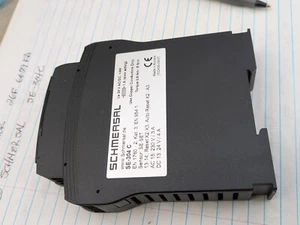 SE-304C - Regolatore di sicurezza Schmersal categoria 3 senza scatola - Foto 1 di 4
