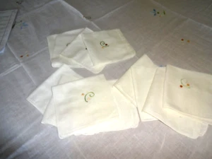 Light weight tablecloth with matching 12 napkins cream with embroidery - Picture 1 of 8