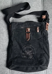 Damen Umhänge-Tasche - Converse Chuck Taylor All Star - schwarz - verschließbar - Bild 1 von 3