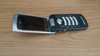 BLACKBERRY PEARL FLIP 8230 BLACK CELL PHONE Untested - Image 1 of 4