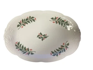 13" Oval Serving Platter Holiday Holly by Royal Kent (Poland) - Picture 1 of 2