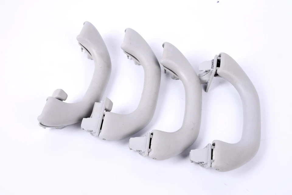 VW Passat Variant 3C5 B6 05224A8KS02 Haltegriff Angstgriff Set - Bild 1 von 2