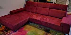 großes, rotes Sofa in L Form - Bild 1 von 4
