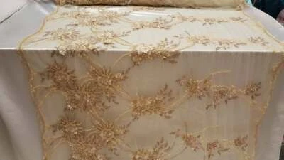 Tela Vendida por Yarda Champagne Oro Encaje Cuentas A Mano 3D Flores Florales Sobre Malla Foto 1 de 4