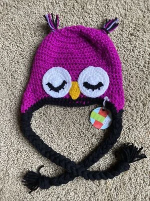 Chapéu coruja de crochê roxo brilhante com abas de orelha e borlas serve para idades 3+ - Imagem 1 de 2