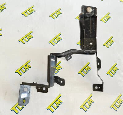 Acura RL Front Bumper Fog Light BRACKET DRIVER LEFT 2005 2006 2007 2008 OEM - Image 1 of 4