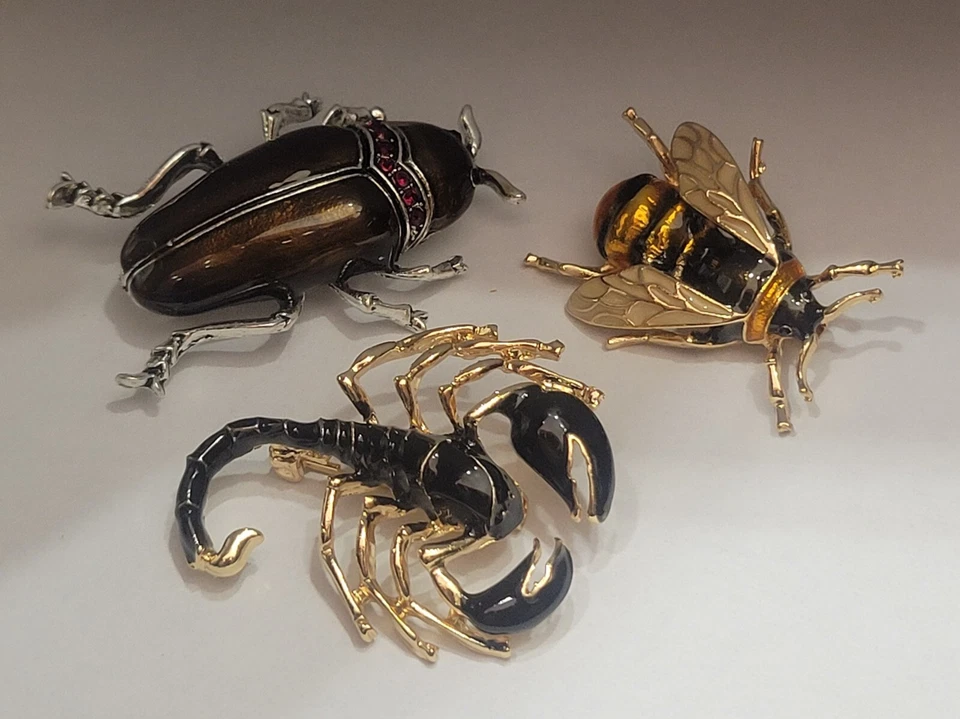 3pc Bug Insect Brooch Pin Lapel Lot Set Bee Scorpion Roach Jewelry CA USA P171-1 - Image 1 of 4