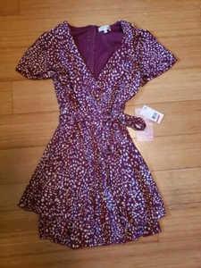 Emerald Sundae Printed Burgundy Wrap Dress Size Small Zip Closure Short Sleeve - Picture 1 of 6