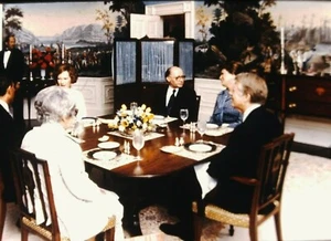 PRESIDENT CARTER with BEGIN & SADAT - Original Vintage 35mm Slide - 1978 - Picture 1 of 2