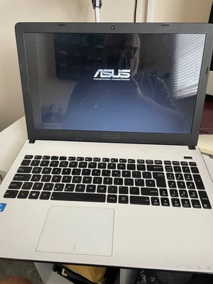 ASUS X501A 15.6 Intel Celeron B830, 8GB RAM, Windows 10 Home Laptop - Image 1 of 4