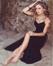 Rose McIver Signed Autographed 8x10 Photograph