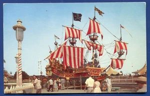 Disneyland postcard 1950/60s - Aboard the Pirate Ship in Fantasyland B399 - Picture 1 of 2