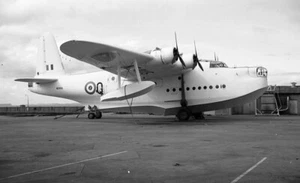35MM ORIGINAL FLUGZEUG NEGATIV NZ4115 RNZAF SUNDERLAND MECHANICS BAY 1962 #5495 - Bild 1 von 1