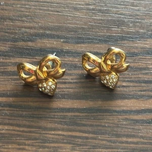Vintage Elizabeth Taylor White Diamonds Rhinestone Heart Bow Earrings Gold - Picture 1 of 2