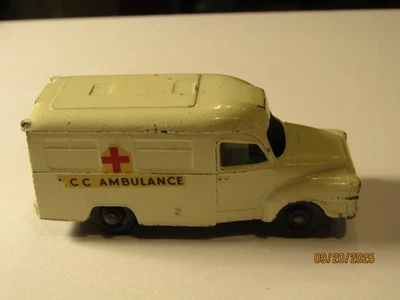 Ambulancia vintage Matchbox Lesney England Nº 14-3RW Lomas LCC 1962 blanca Foto 1 de 4
