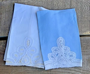 2- Vintage Leinen Fingerspitzen Handtücher Spitze Cutwork Stickerei Elfenbein Blau Cottagecore - Bild 1 von 11