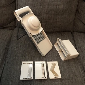 Pampered Chef Ultimate Mandoline Slicer Grater #1087 W/ 4 Blades Kitchen Gadget - Picture 1 of 12