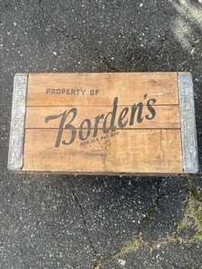 Vintage Bordens NY Wood & Metal Milk Dairy Bottle Crate - Picture 1 of 7