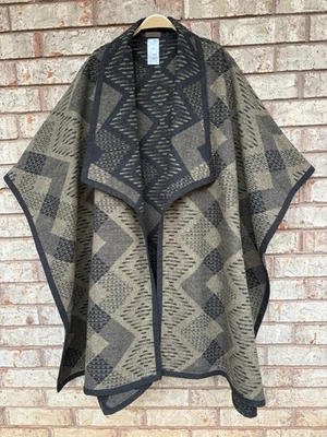 Pendleton 100% Wool Women’s Geometrical Pattern Poncho One Size Made In USA - Image 1 of 3