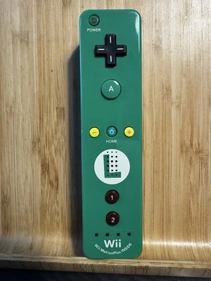 Luigi Nintendo wii u Official Wii Nintendo Wii u Remote Controller - Image 1 of 3