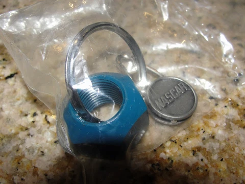 WINSTON CUP SERIES NASCAR KEY CHAIN & NASCAR AUTHENTIC LUG NUT RARE DAYTONA Cover