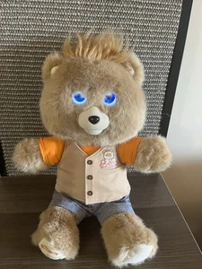 Teddy Ruxpin 2017 Oso Cuentacuentos Amigo Animado Hablando LCD Ojos Bluetooth - Imagen 1 de 7