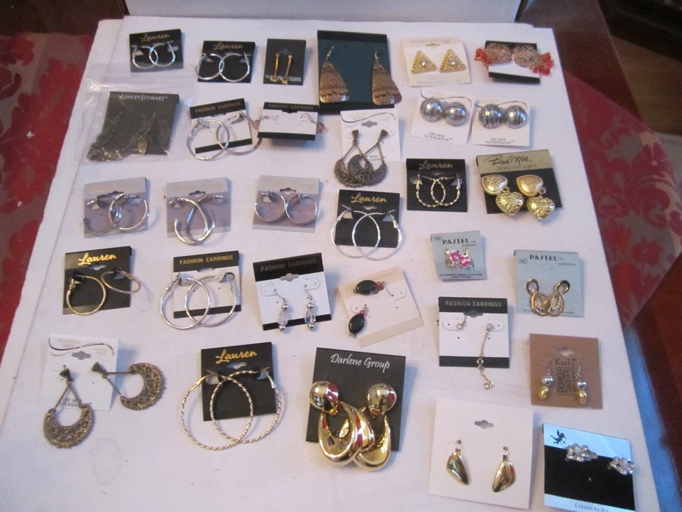 66 PAIRS OF EARRINGS - FASHION JEWELRY - LAUREN, E. LANG & MORE - LOT4 - TUB RR - Image 1 of 4
