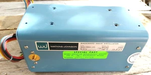 Oscilador de onda hacia atrás Watkins Johnson WJ-2068-15 6,3 V calentador 195 V CA - Imagen 1 de 5