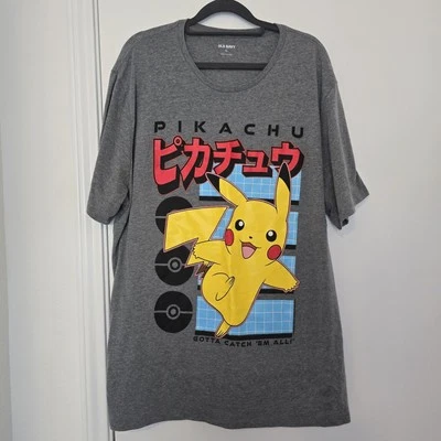 Camiseta gris PIKACHU Pokemon manga corta Old Navy para hombre talla XXL Katakana Japón Foto 1 de 4