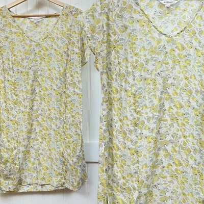 Vestido túnica manga corta cuello en V estampado floral amarillo BCBGeneration con bolsillos Foto 1 de 4