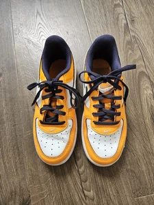 Nike Boy's Force 1 Low SE ‘Clownfish’ Orange Blue White - Picture 1 of 7