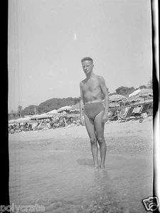 Portrait Mann Badeanzug Strand - Negativ Foto alt Bj. 1940 - Bild 1 von 1
