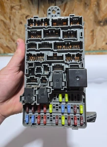 03-06 HONDA ELEMENT MAIN INTERIOR FUSE BOX RELAY HOUSING POWER BOARD MODULE A28 - Picture 1 of 5