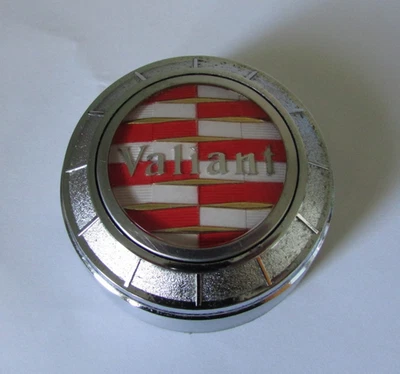 Plymouth Valiant 1960, Horn Buton, complete and excellent condition for its age. Foto 1 de 4