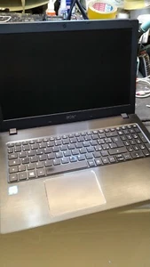NOTEBOOK ACER TravelMate P259M-15,6"-i5 6°g.-ram8-ssd240 Win11pro angolo SX - Foto 1 di 6
