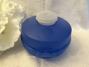 Tupperware Round Sandwich Bagel Keeper #4440A Blue + condiment holder ~ vintage - Picture 1 of 1