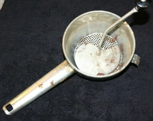 ANTIQUE METAL FRUIT STRAINER CRANK HANDLE BY FOLEY FOOD MILL - Picture 1 of 7